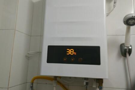 电热水器和燃气热水器哪个好？天然气热水器对比电热水器哪个省钱